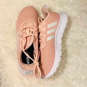 NWOT adidas Women's Nario peach / pink running shoe sneaker size 9.5 new shoes
